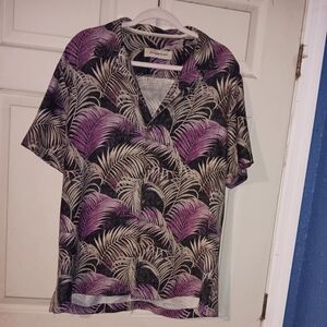 Tommy Bahama Purple and Black Leaf Pattern Shirt Sz M 100٪ Silk